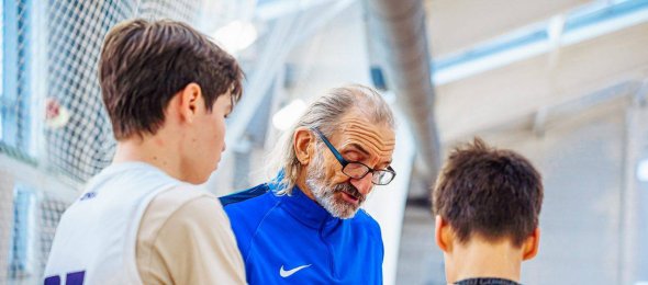 Сегодня свой юбилей — 70 лет — отмечает Крамин Анатолий Анатольевич, тренер БК «Красные пони» 