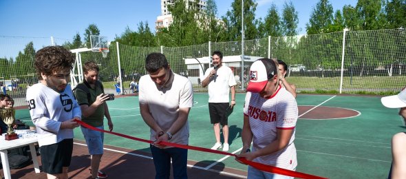 Торжественное открытие обновлённой баскетбольной площадки в Нижнекамске ко Дню защиты детей